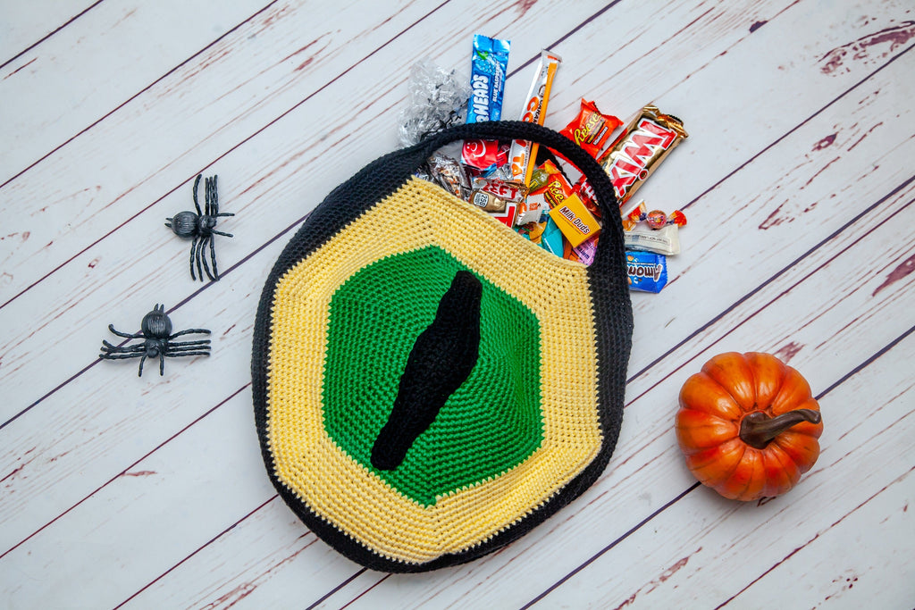 Celebrate Wolf Awareness Week with a Wolf Eye Halloween Bag Crochet Pattern!