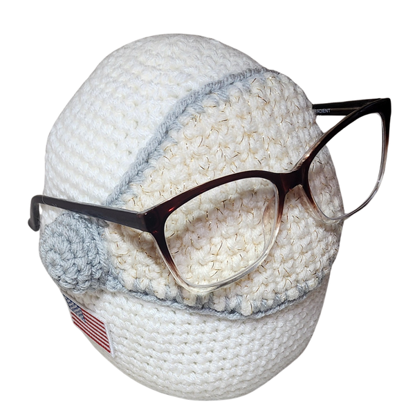 Crocheted Astronaut Eyeglass Holder: Space-Themed Desk Decor
