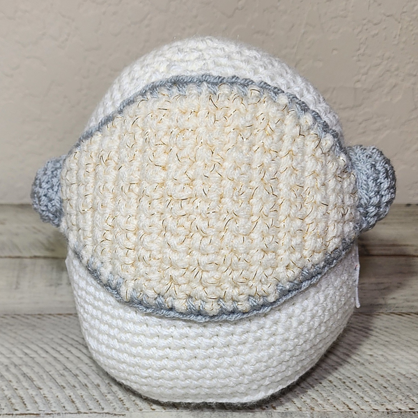 Crocheted Astronaut Eyeglass Holder: Space-Themed Desk Decor