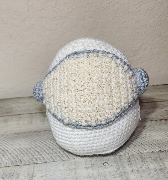 Crocheted Astronaut Eyeglass Holder: Space-Themed Desk Decor