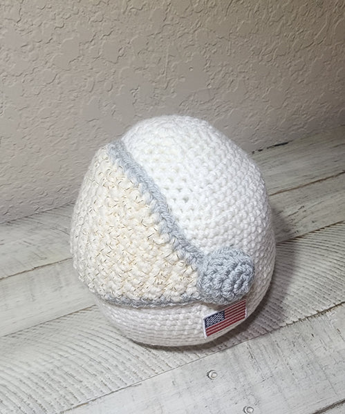 Crocheted Astronaut Eyeglass Holder: Space-Themed Desk Decor