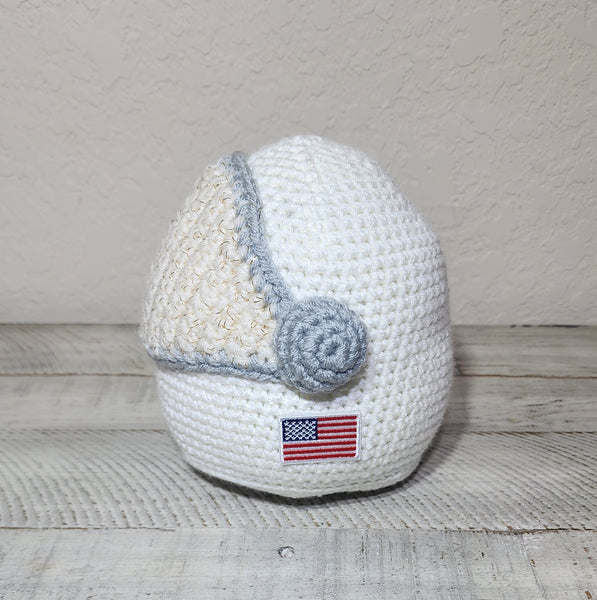 Crocheted Astronaut Eyeglass Holder: Space-Themed Desk Decor