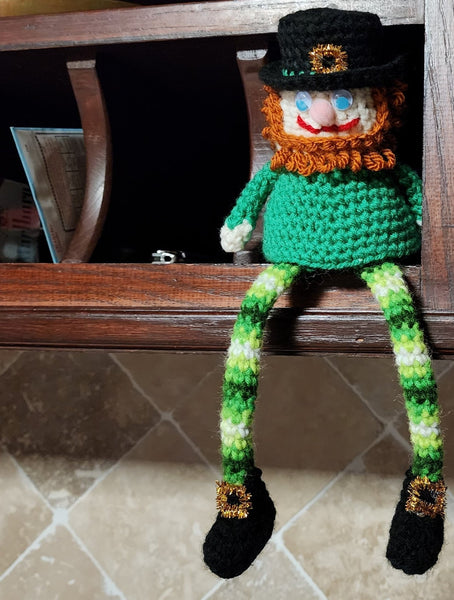 Leggy Leprechaun Amigurumi Crochet Pattern - My Fingers Fly