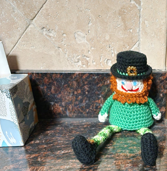 Leggy Leprechaun Amigurumi Crochet Pattern - My Fingers Fly