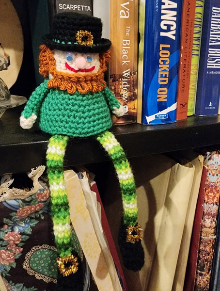 Leggy Leprechaun Amigurumi Crochet Pattern - My Fingers Fly