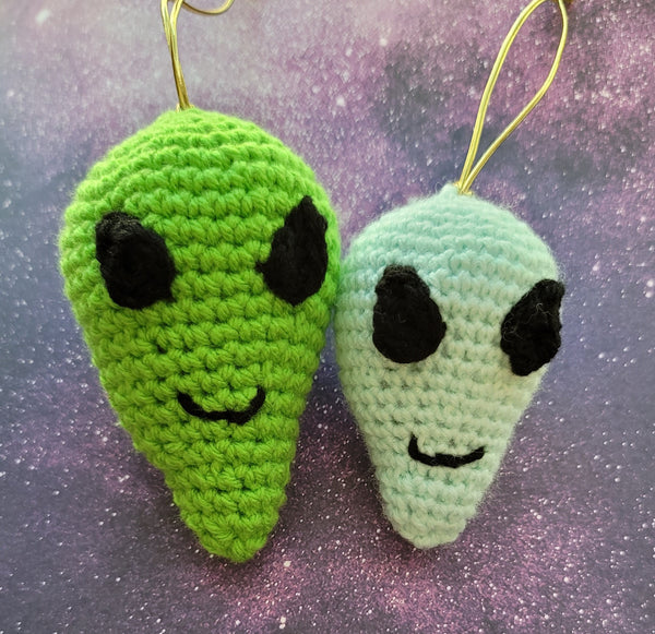 Crochet Pattern Space Alien Christmas Ornament, UFO Themed Christmas Decor